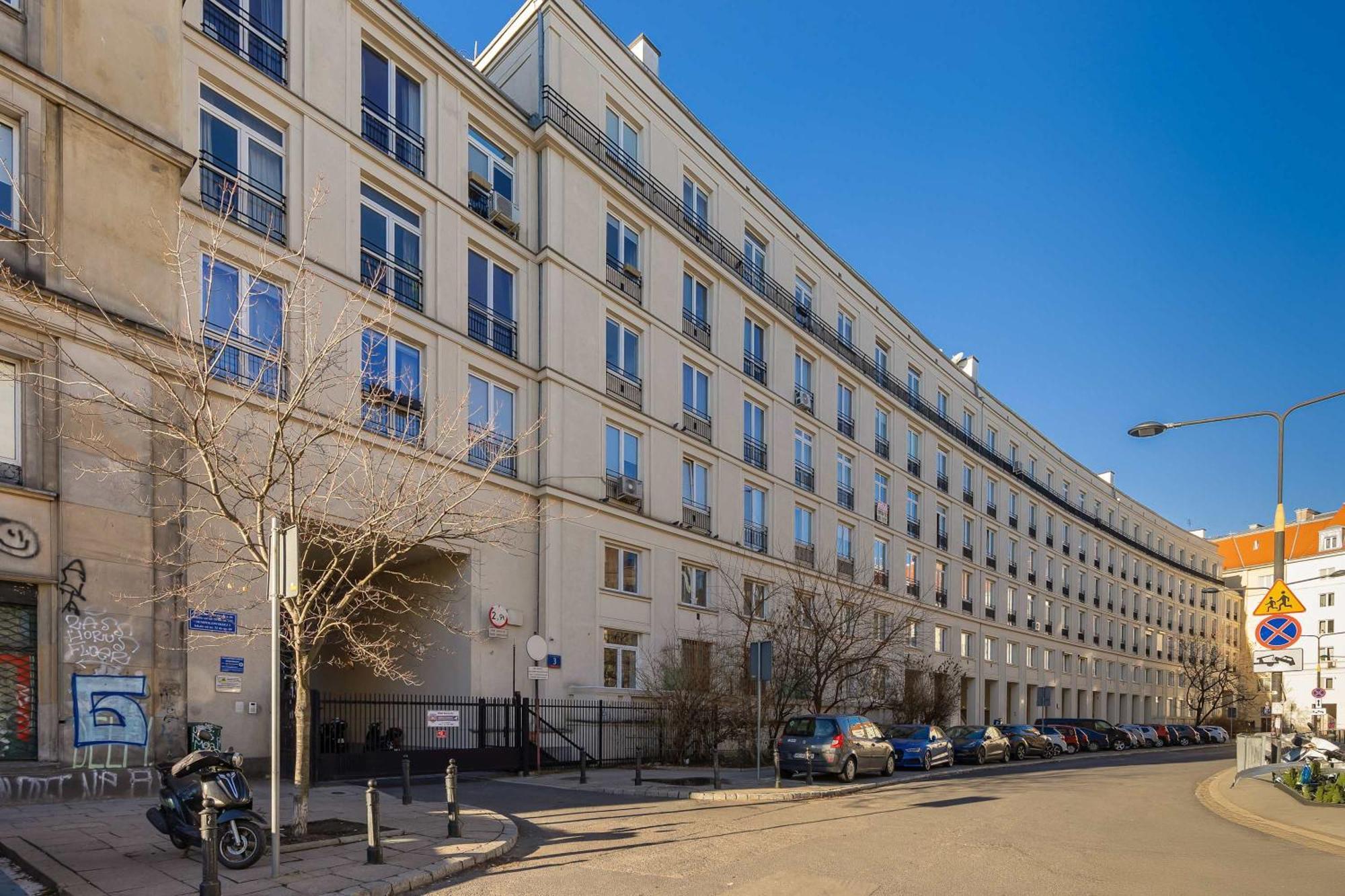 Beautiful Parking By Renters Prestige * Warschau